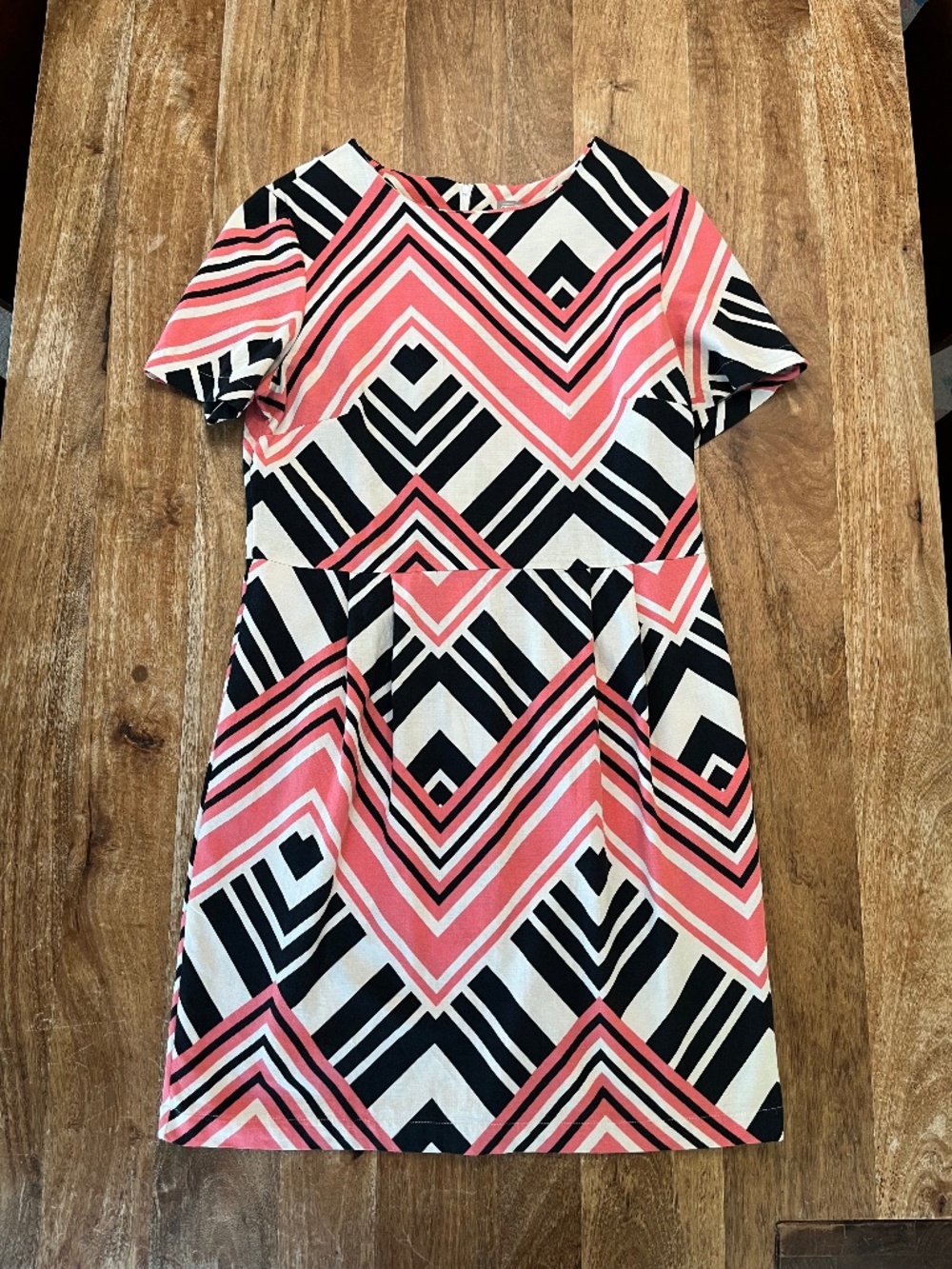 ‘60s Inspired Geometric Print Shift